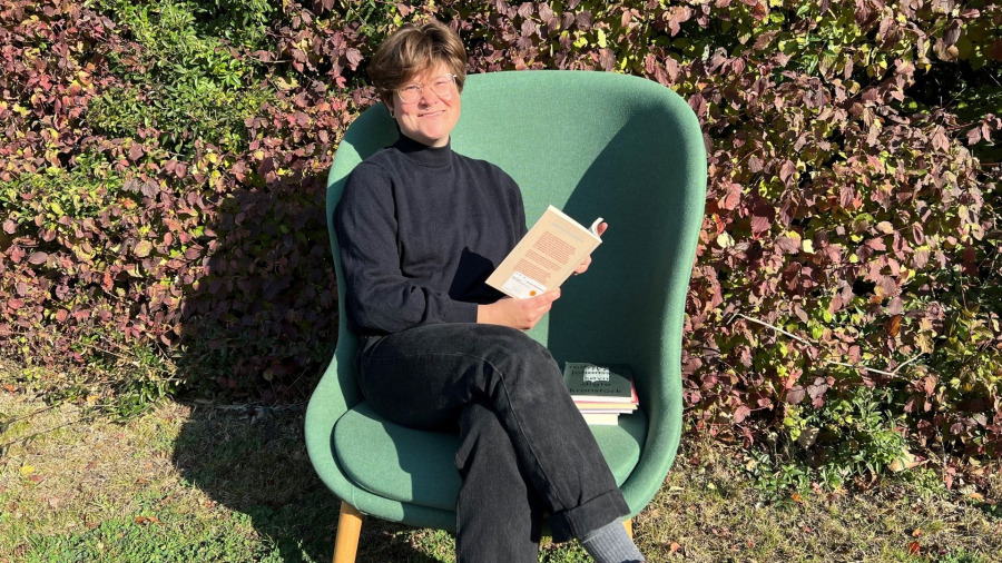 Fejr lysets genkomst med litteraturoplæsning og strik på Brøndbyvester Bibliotek