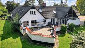 EDC Støvring tilbyder charmerende landejendom på Hvingelhatvej 28