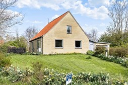 Æbelnæsvej 26 er til salg for kun 395.000 kr.: Se de billigste boliger til salg i Stege her