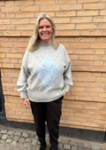 Vind en stilfuld striktrøje fra Only Curves