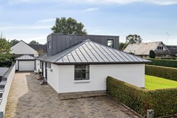 Til salg hos & LIVING Midt & Vestjylland: KVALITET NÆR SØEN