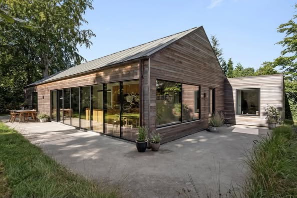 Moderne livsstil i harmoni med naturen på Skovfyrvej 1