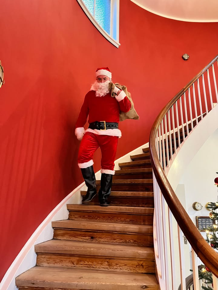 ArbejdsMiljøEksperten samlede ansatte og familier til julehygge med besøg af julemanden