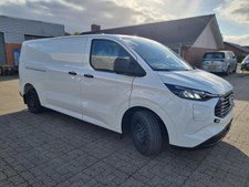 Auto Fit A/S tilpasser Ford Custom PHEV med kran og inverter til praktisk brug