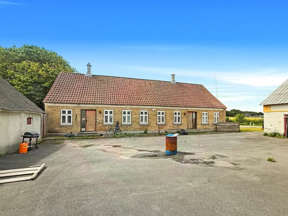 Mæglerhuset præsenterer ny pris på hyggelig landejendom i Salling