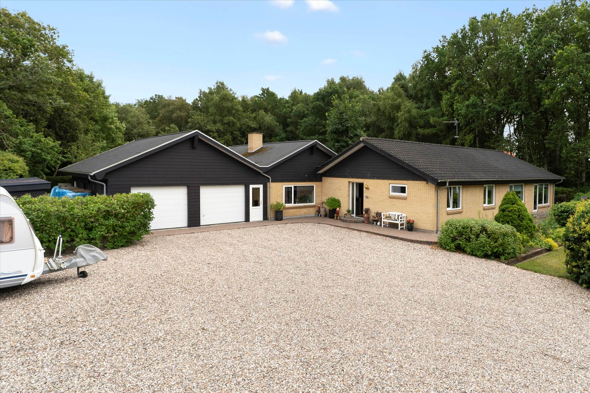 Til salg hos EDC Danebo, Farsø: Rummelig etplansvilla med stor garage og grund
