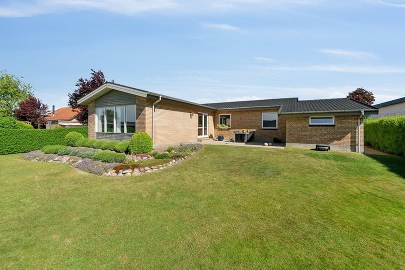 Nyhed fra John Frandsen Herning: Velholdt etplansvilla på lukket stikvej med åbent hus i Hammerum