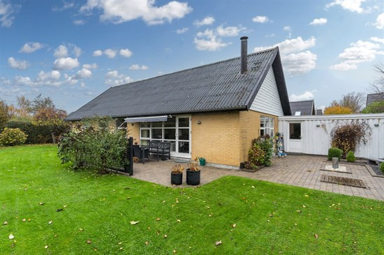 Flodvej 11 og 1 anden boliger er kommet til salg denne uge i Smørum - se boligerne her.