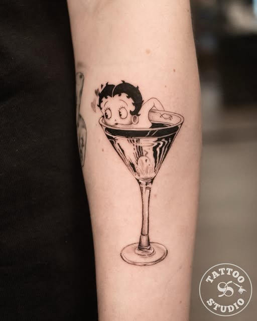 Tattoo Studio 96 Aalborg viser retro-inspireret Betty Boop-motiv fra Quentin Beausejour