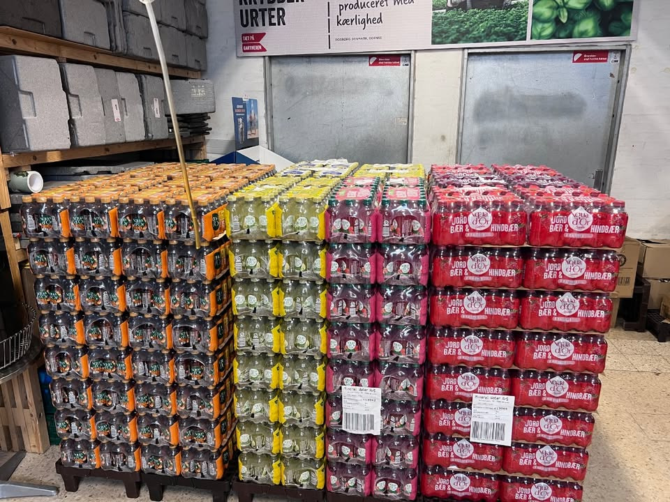 Meny Gl. Skagensvej tilbyder Aqua D'Or Sparkles/Icetea til specialpris