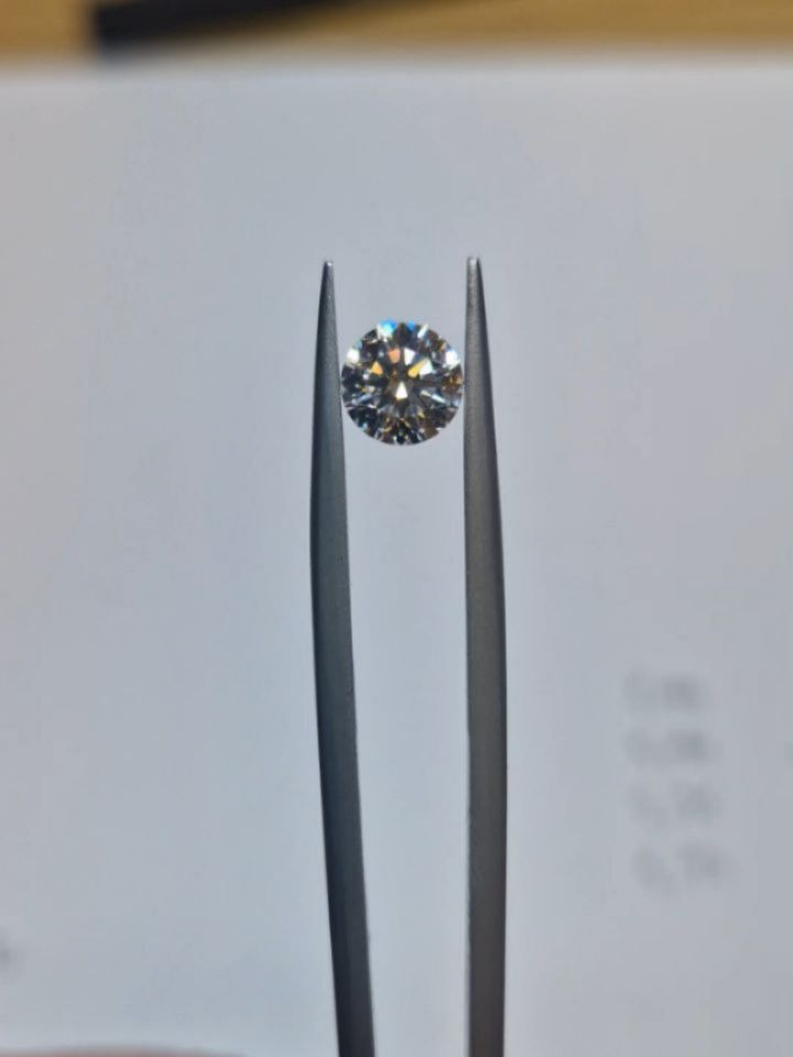 Guldsmed Ø præsenterer eksklusiv 1,1 ct diamant klar til smykkevalg