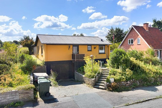 Hvalsøvej 361 er til salg for kun 1.995.000 kr.: Se de billigste boliger til salg i Hvalsø her