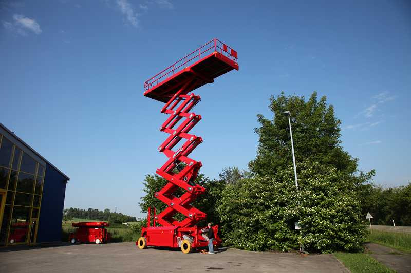 Scantruck A/S præsenterer kraftfulde mobile saxlifte fra PB Platforms