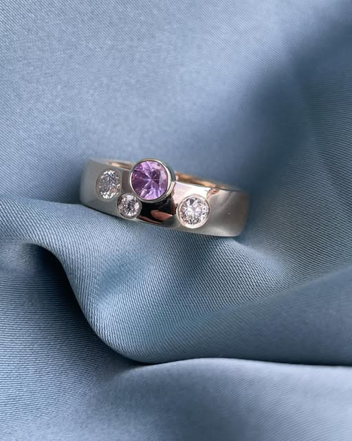 Guldsmed Lütken forvandler gamle smykker til spektakulær ny ring