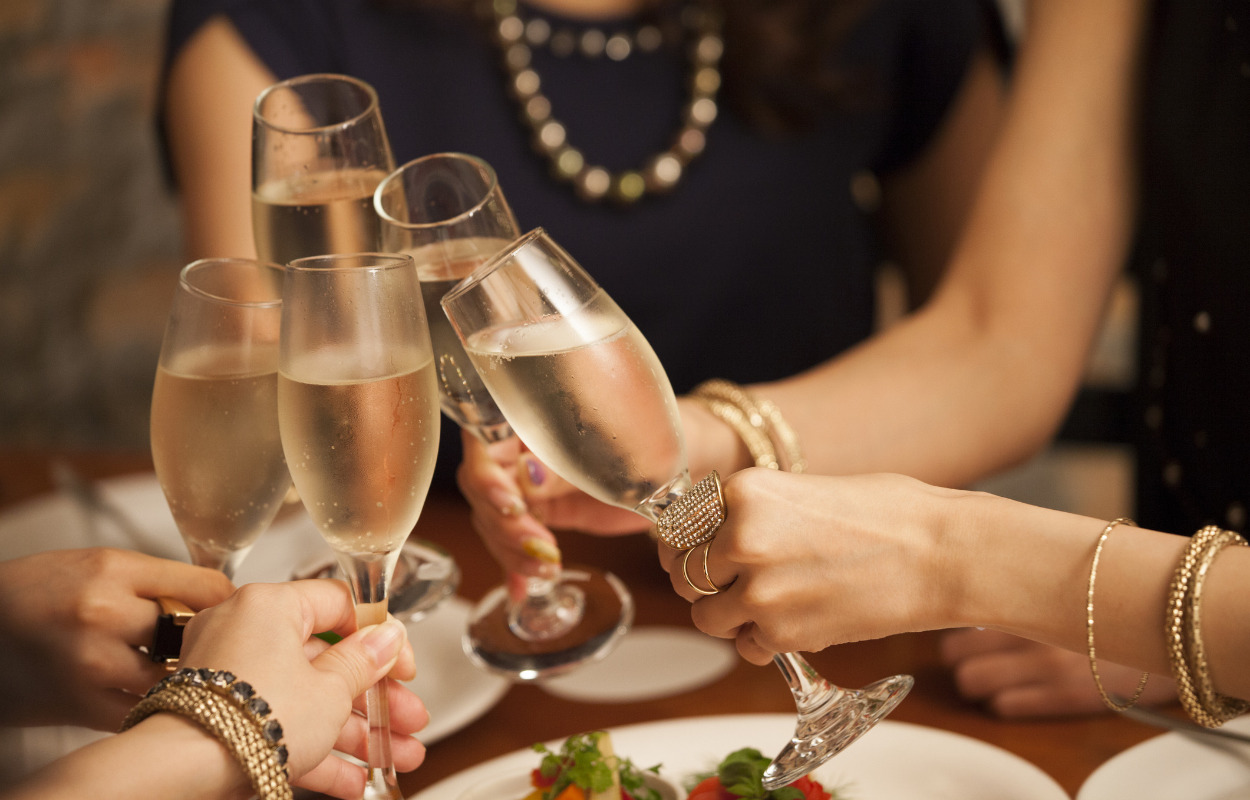 Hr. Ravn inviterer til Q-Aften: En hyggelig aften kun for kvinder