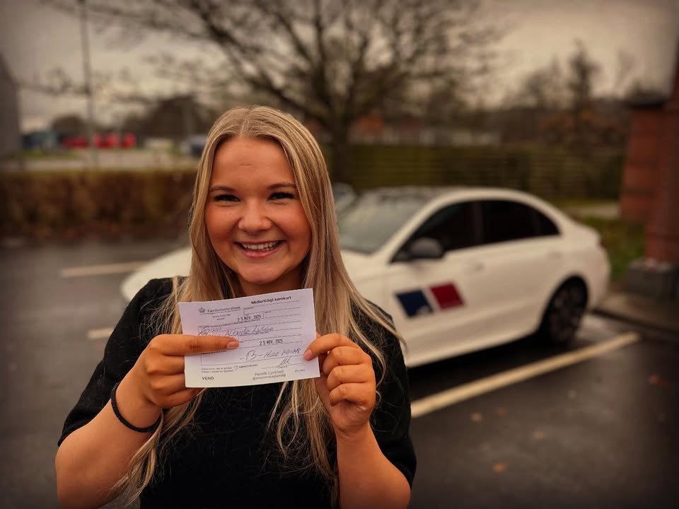 Lets Drive fejrer Zilles nye kørekort og takker for et godt samarbejde