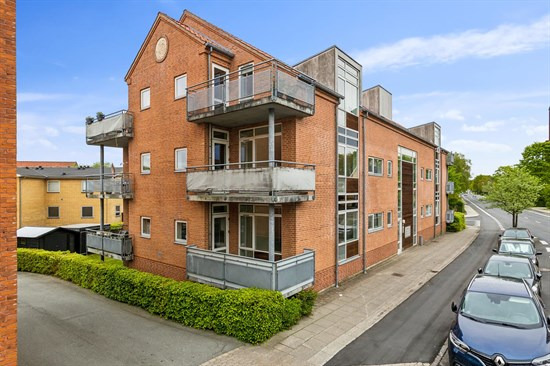 Velindrettet 2V’er centralt i Alderslyst – stor altan