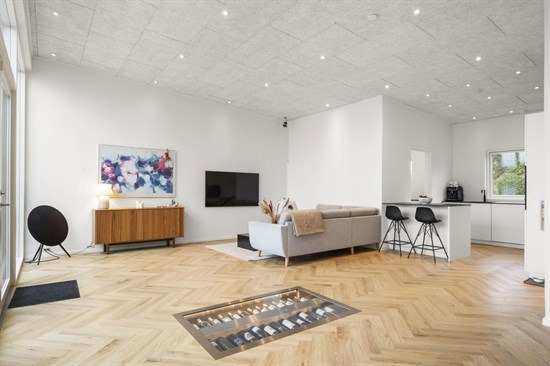 Pris sat ned med 555.000 kr. på Ronæsvænget 1