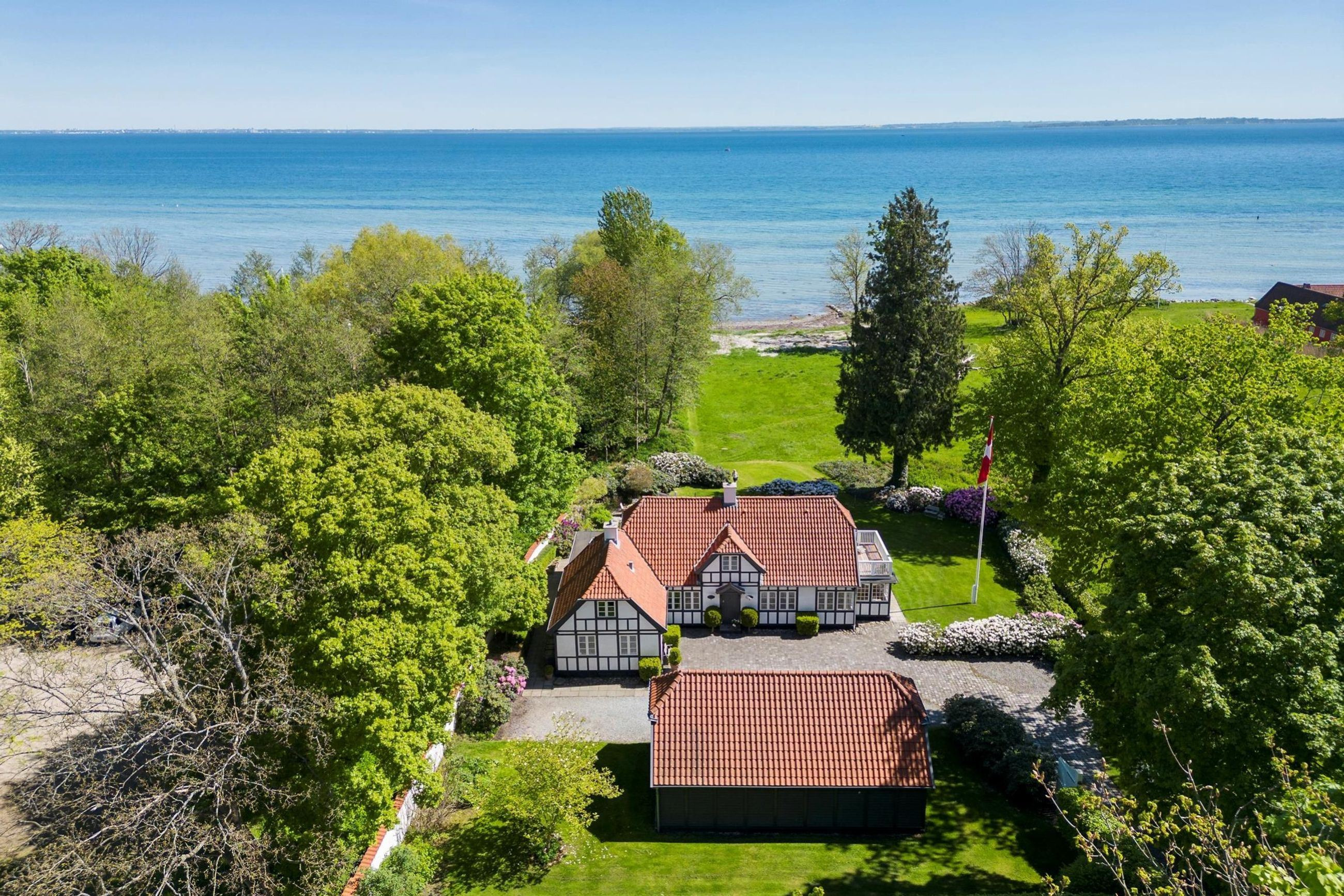 Eksklusiv bolig for 21,8  mio. kroner er netop kommet til salg i Hørsholm - Se den og de dyreste boliger her