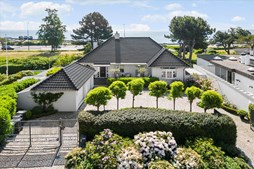 For 34,0  mio. kroner kan du nu få Strandvejen 216 - Se priserne på de dyreste boliger til salg i Charlottenlund