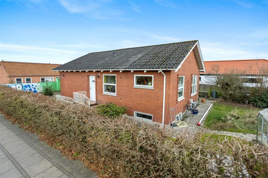 Til salg hos Mæglerhuset Brønderslev: Charmerende byhus med potentiale i Brønderslev