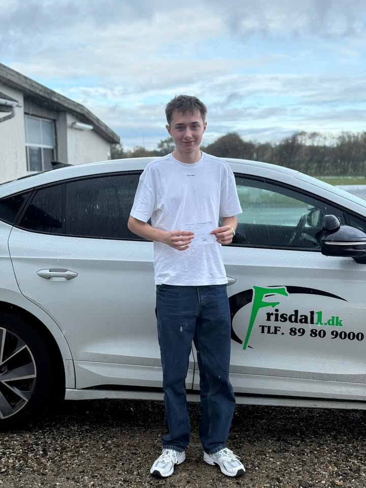 Frisdal Køreskole I/S nominerer Oliver til årets elev 2025