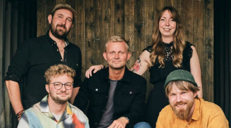 Oplev Som Os live på Gimle: En rejse gennem folkemusikkens mangfoldighed