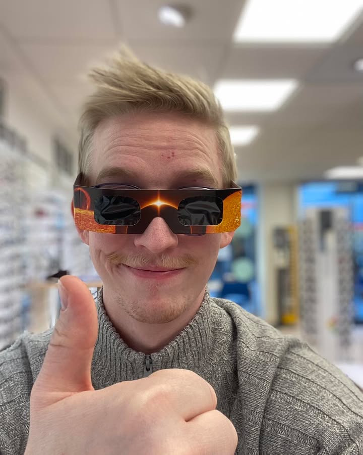 Thiele Optik Silkeborg tilbyder solformørkelsesbriller til sikker observation