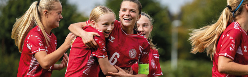 Gratis international pigefodbold i Frederikshavn, når Danmark møder Sverige til Open Scandic Tournament
