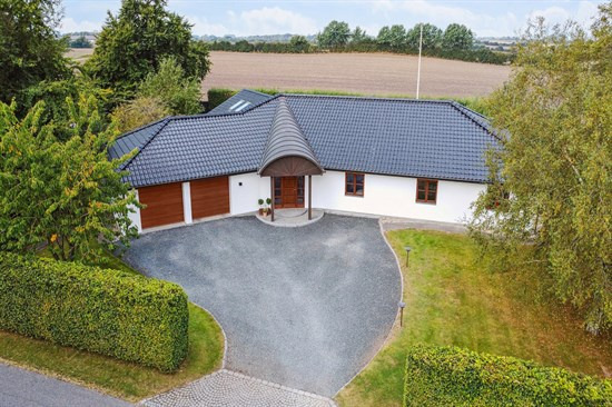 Top 6 over dyreste boliger til salg i Ejby. Priser op til 9.995.000 kr