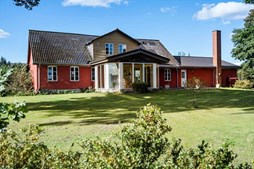 Bøllundvej 40 og 1 anden boliger er kommet til salg denne uge i Give - se boligerne her.