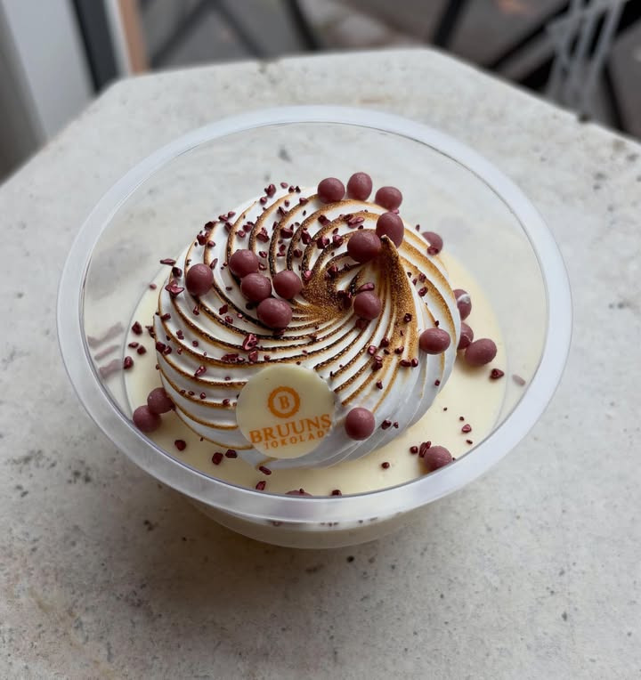 Bruuns Chokolade introducerer Ugens Kage: Dessertglas med citron og hvid chokolade