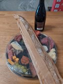 Fredagsforkælelse fra Fredericia Vinhandel: Tapas til to inkl. vin og brød for kun 150 kr. per person