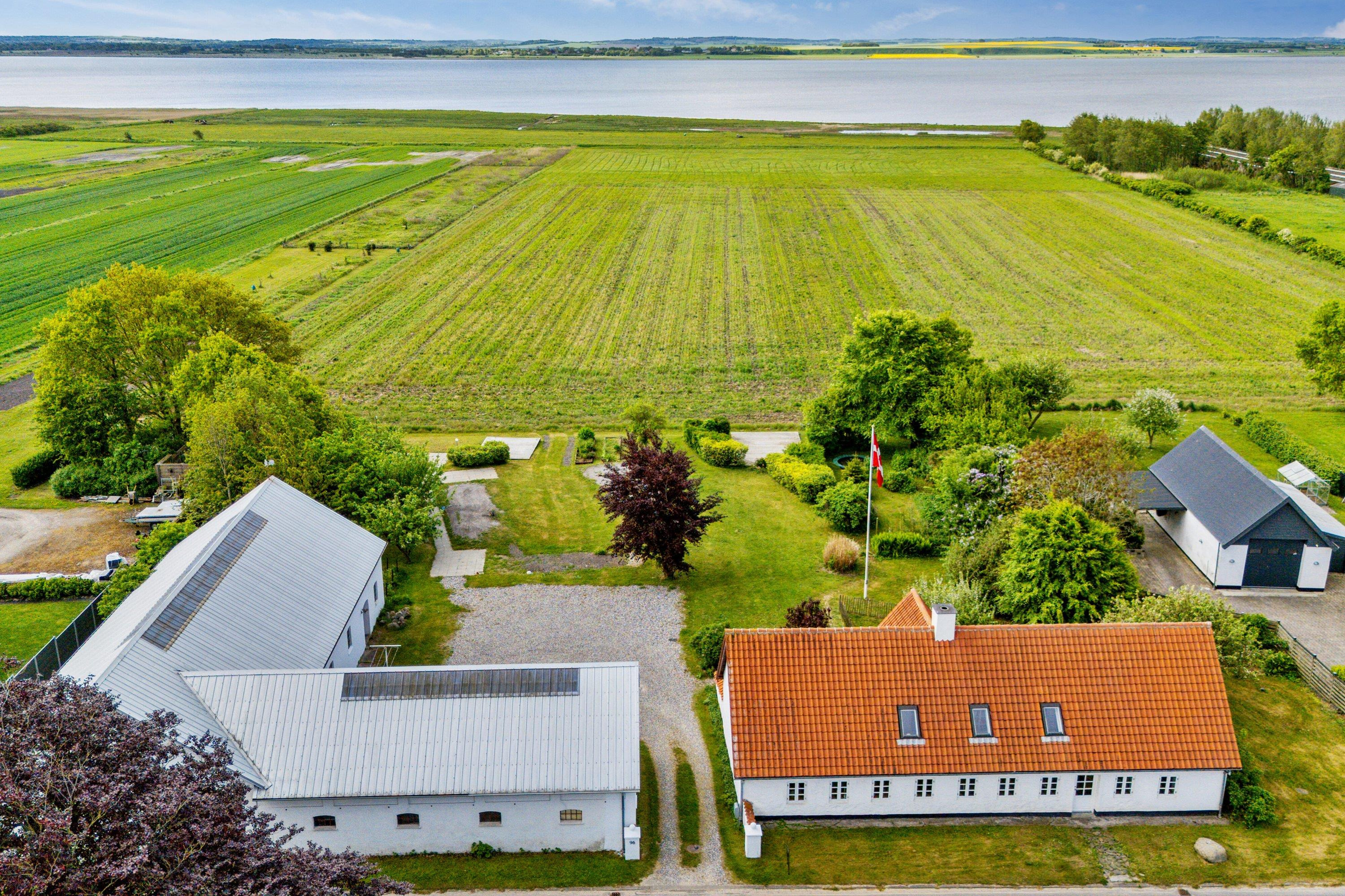 Til salg hos &LIVING Aalborg: DIREKTE TIL FJORDEN