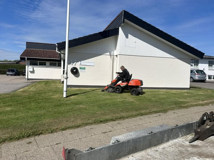Byrdal Multiservice ApS tilbyder græsklipning i Jerslev og omegn