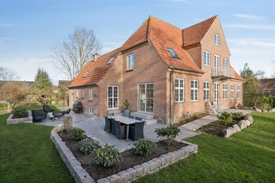 Himmelev Skovvej 3 og 4 andre boliger er kommet til salg denne uge i Roskilde - se boligerne her.