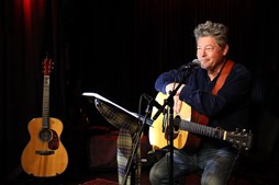 Erik Grip fejrer 60 års scenejubilæum i Silkeborg