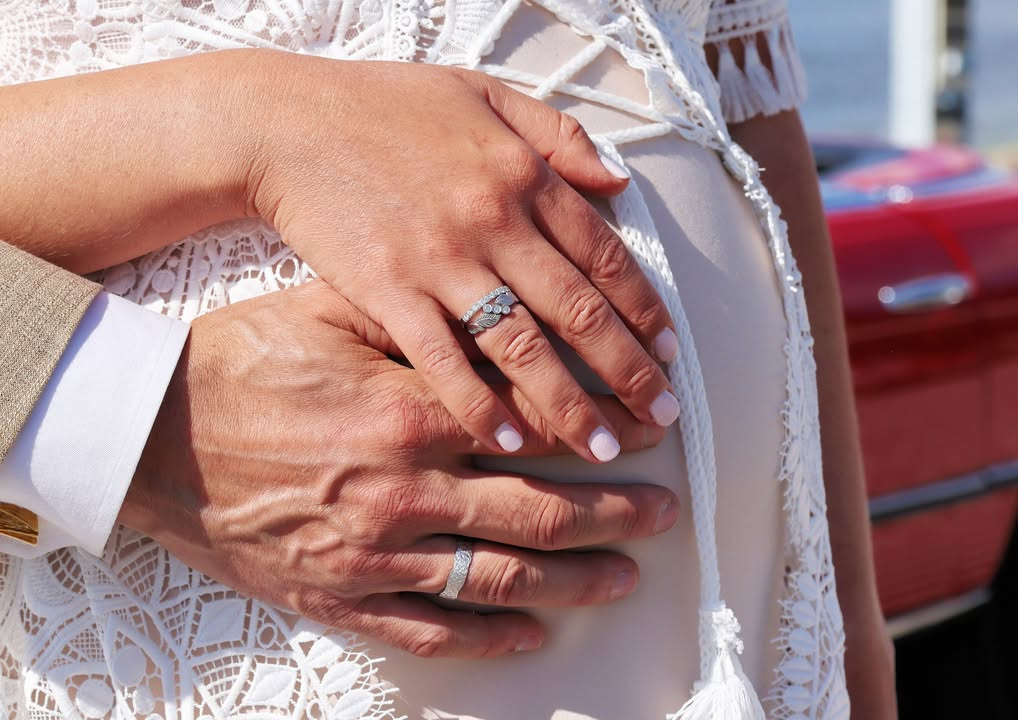 Smykkedesigner Helga Winther skaber unikke vielsesringe til naturinspireret kærlighedshistorie