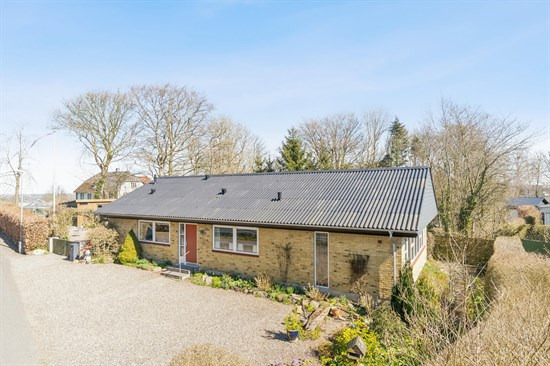 Hald Møllevej 16 og 1 anden boliger er kommet til salg denne uge i Gjerlev - se boligerne her.