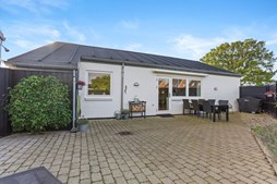 Mæglerhuset tilbyder topmoderne hjem med garage og mange anvendelsesmuligheder i Vodskov