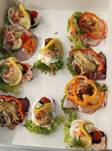 Thy Mad & Fest: Auktion på smørrebrødskasser til dagens højeste bydende