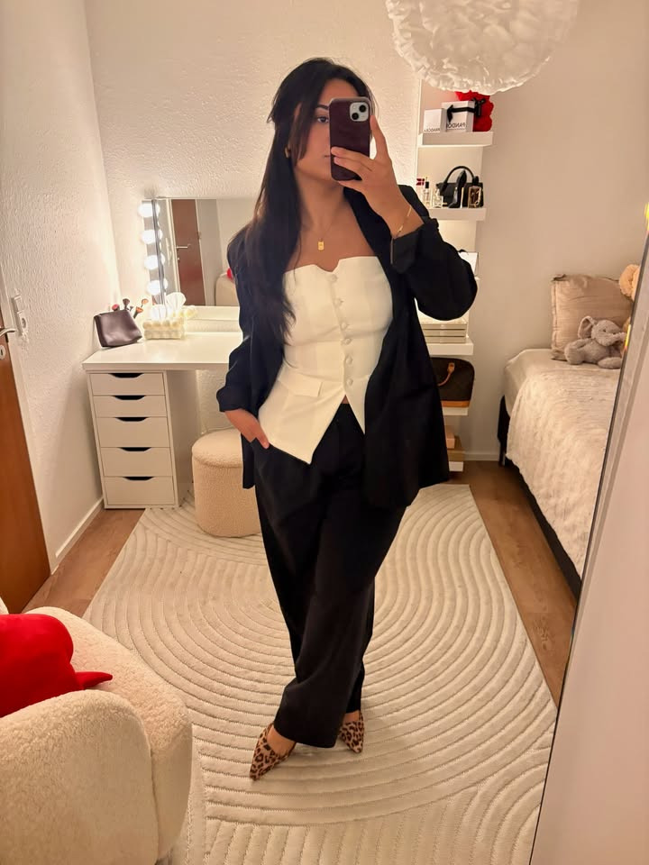 Rie & Henrik's Tøjbiks tilbyder julesalg resten af året: Bluser og trøjer til kun 50 kr.