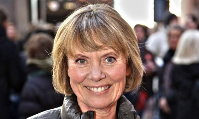 Lola Jensen udfordrer familielivet i Hornslet