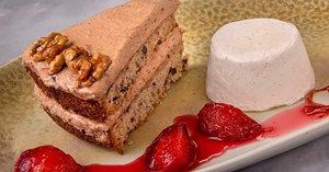 Opdag hemmeligheden bag Marias Delis fortryllende valnødde-gateau: En dessert der får tænderne til at løbe i vand