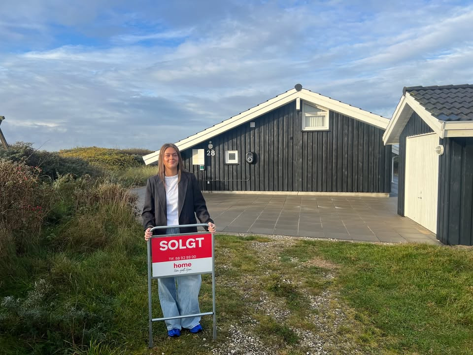 Ny praktikant hos home Hjørring markerer første dag med salgssucces