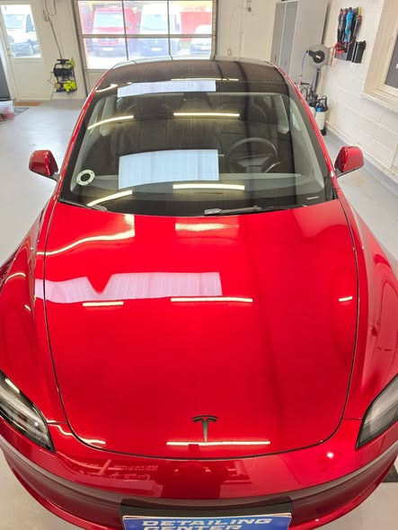 Tesla Model 3 Highland behandlet med premium SiC-beskyttelse hos Detailing Center