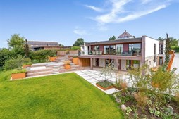 Er Høstvænget 14 i Holstebro drømmehjemmet? Se de dyreste boliger til salg nu for op til 12.850.000 kr