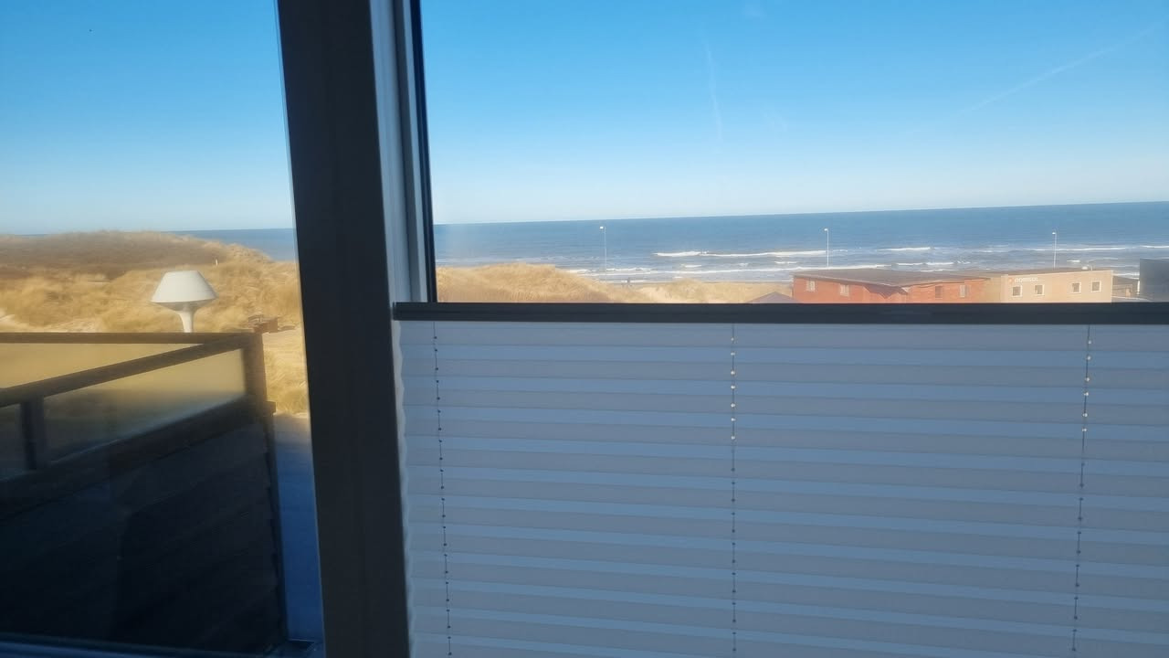 Høj Data ApS fremhæver fordelene ved plissegardiner med havudsigt