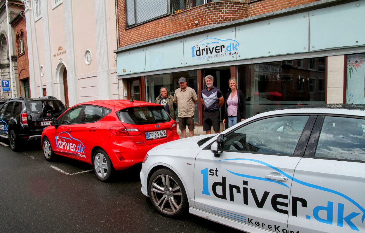 John Møller og 1driver har i snart et årti bragt flere bilister til Horsens