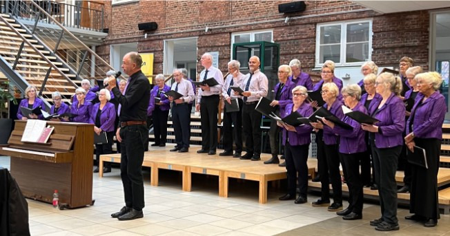 Hyggelig sangcafé med Aalborg Seniorsports Rørsangere og Rørbandet